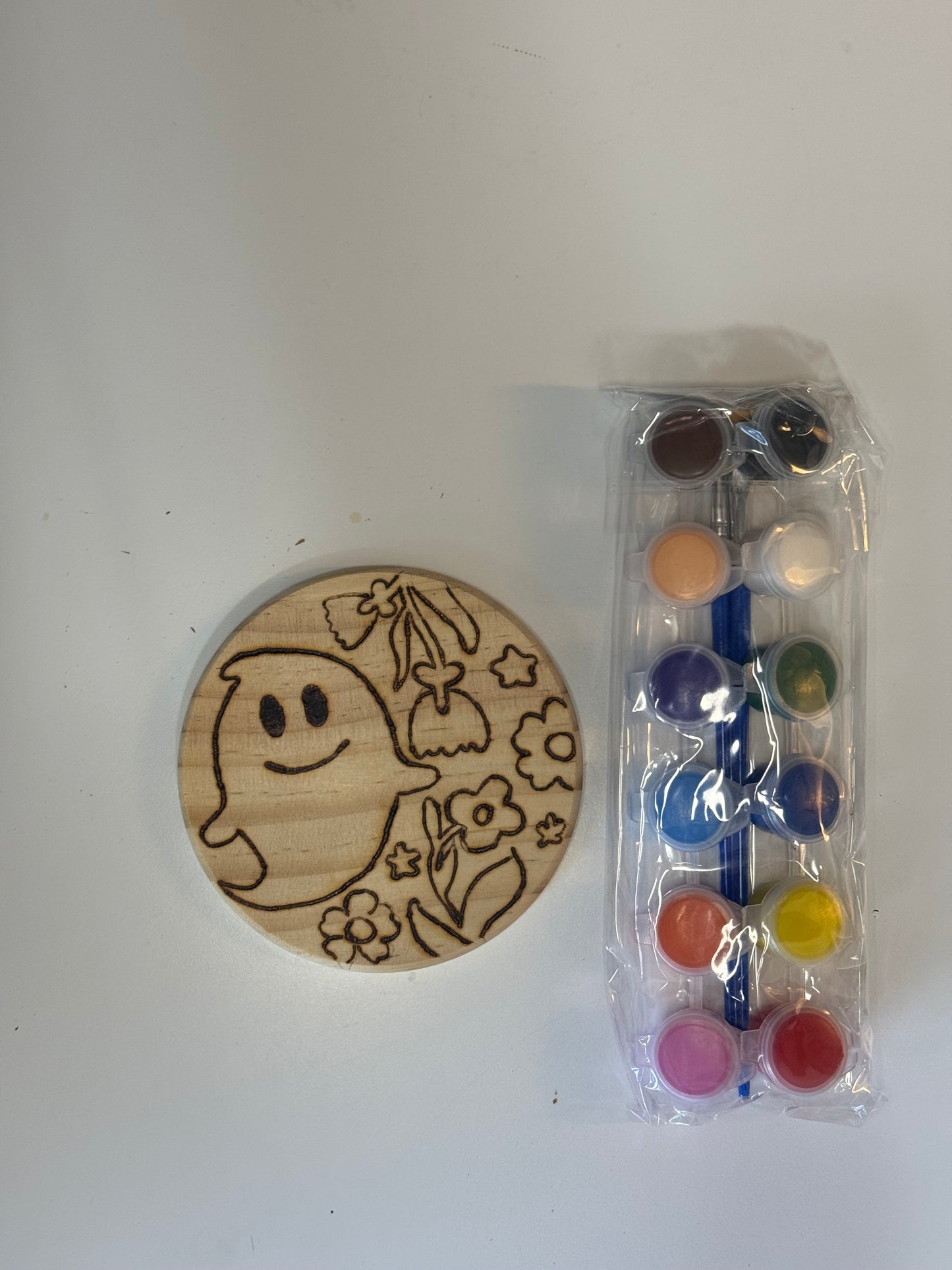 Paint your own Ghost Magnet